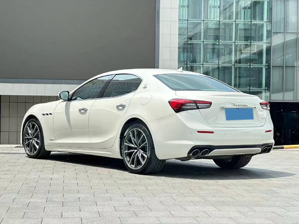 2021 Maserati Ghibli 2.0T 330HP L4 8AT,autocango,china used car exporter,china ev exporter,chinese used car exporter,chinese used ev exporter