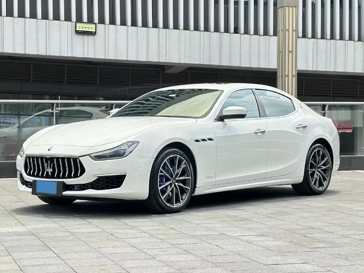 2021 Maserati Ghibli 2.0T 330HP L4 8AT,autocango,china used car exporter,china ev exporter,chinese used car exporter,chinese used ev exporter