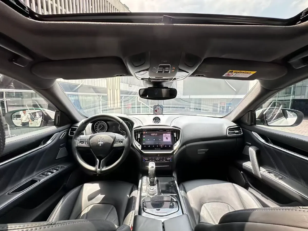 2021 Maserati Ghibli 2.0T 330HP L4 8AT,autocango,china used car exporter,china ev exporter,chinese used car exporter,chinese used ev exporter
