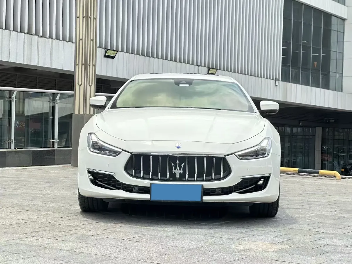 2021 Maserati Ghibli 2.0T 330HP L4 8AT,autocango,china used car exporter,china ev exporter,chinese used car exporter,chinese used ev exporter