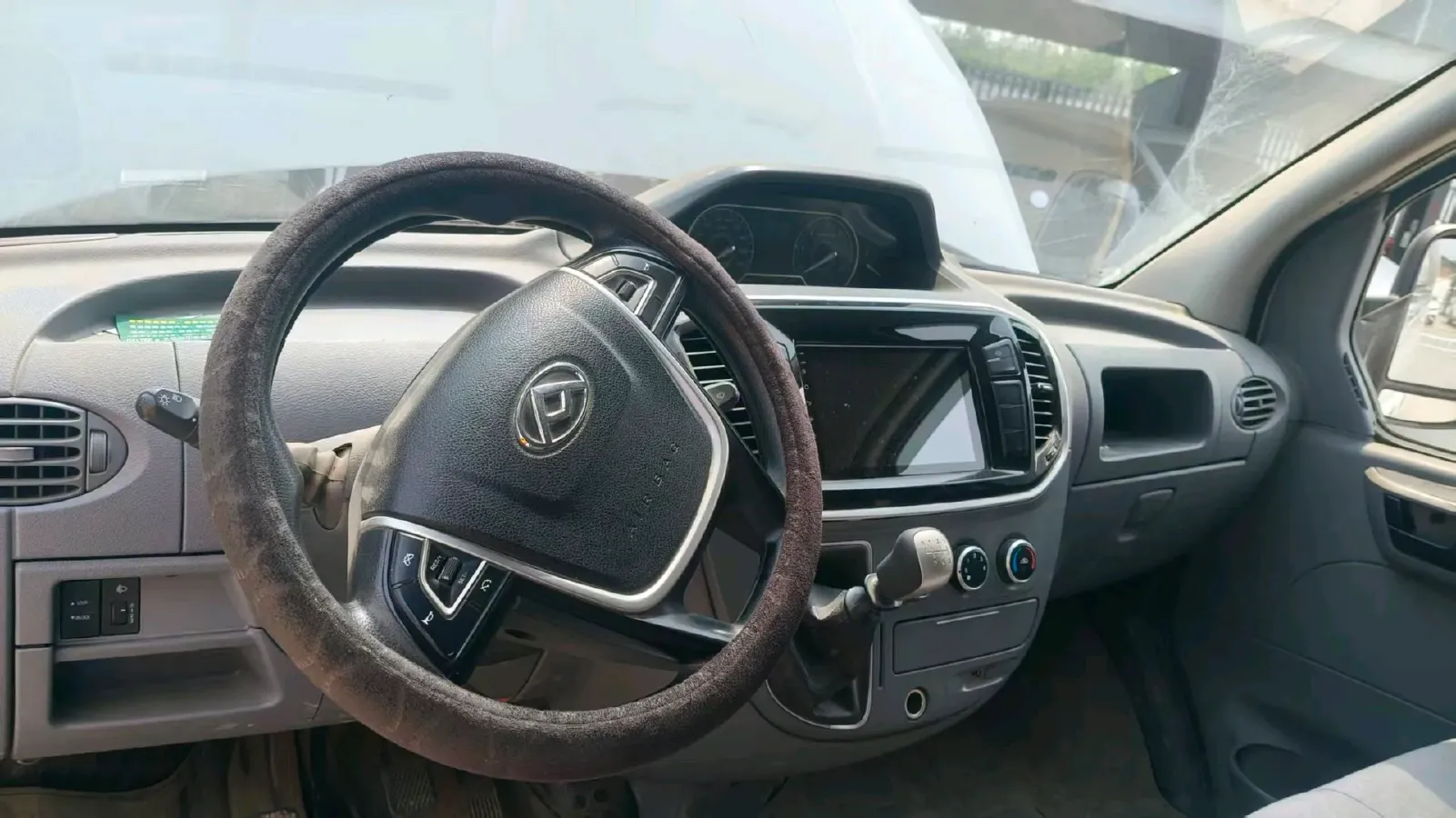 2021 MAXUS XinTu V80 2.0T 139HP L4 6MT,autocango,china used car exporter,china ev exporter,chinese used car exporter,chinese used ev exporter