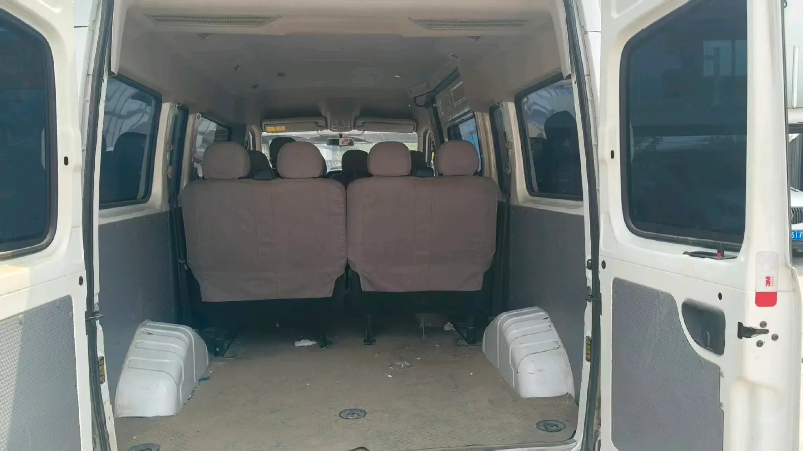 2021 MAXUS XinTu V80 2.0T 139HP L4 6MT,autocango,china used car exporter,china ev exporter,chinese used car exporter,chinese used ev exporter