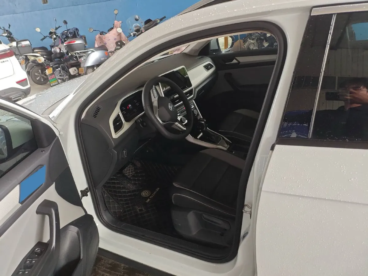 2023 Volkswagen T-Roc 1.4T 150HP L4 7DCT,autocango,china used car exporter,china ev exporter,chinese used car exporter,chinese used ev exporter