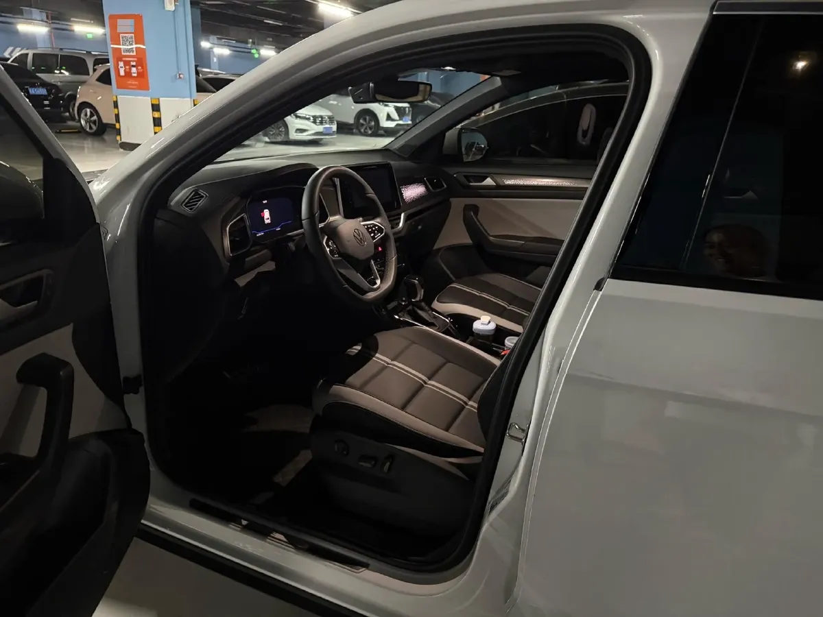 2024 Volkswagen T-Roc 1.5T 160HP L4 7DCT,autocango,china used car exporter,china ev exporter,chinese used car exporter,chinese used ev exporter
