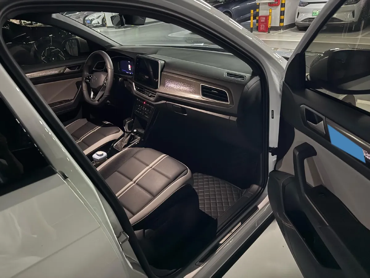 2024 Volkswagen T-Roc 1.5T 160HP L4 7DCT,autocango,china used car exporter,china ev exporter,chinese used car exporter,chinese used ev exporter