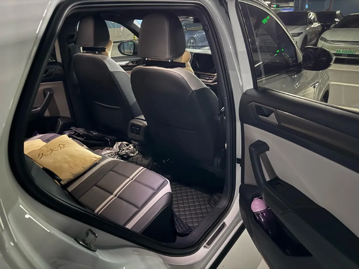 2024 Volkswagen T-Roc 1.5T 160HP L4 7DCT,autocango,china used car exporter,china ev exporter,chinese used car exporter,chinese used ev exporter