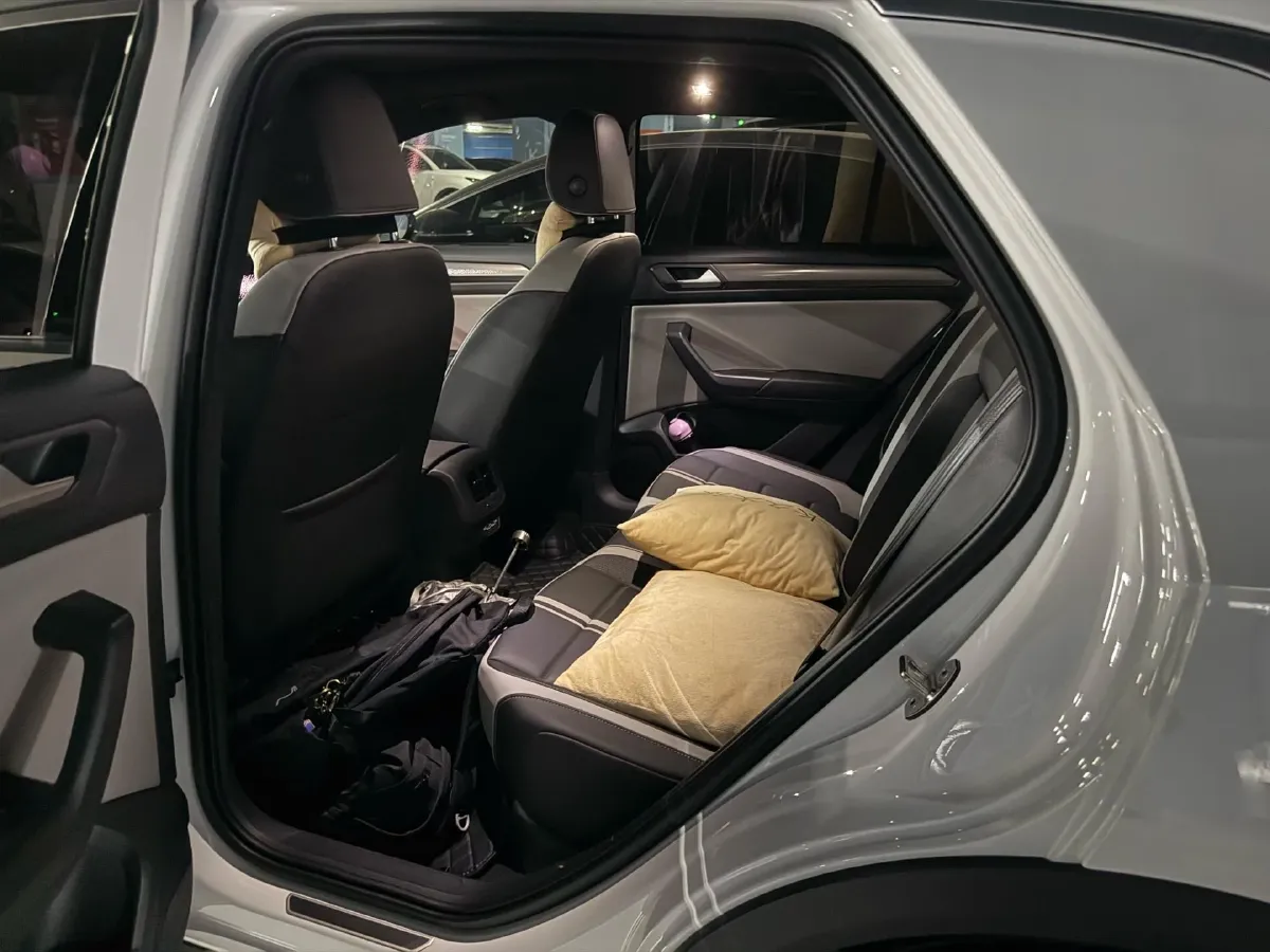 2024 Volkswagen T-Roc 1.5T 160HP L4 7DCT,autocango,china used car exporter,china ev exporter,chinese used car exporter,chinese used ev exporter