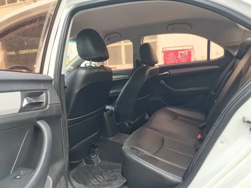 2017 Roewe 360 1.5L 109HP L4 5MT,autocango,china used car exporter,china ev exporter,chinese used car exporter,chinese used ev exporter