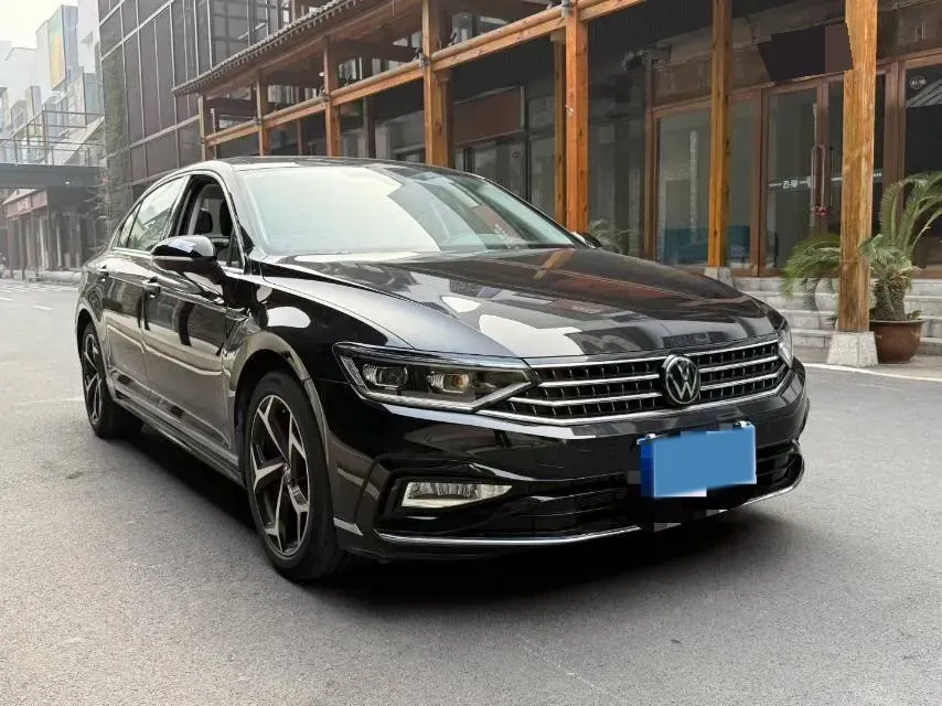 2023 Volkswagen Magotan 2.0T 186HP L4 7DCT,autocango,china used car exporter,china ev exporter,chinese used car exporter,chinese used ev exporter
