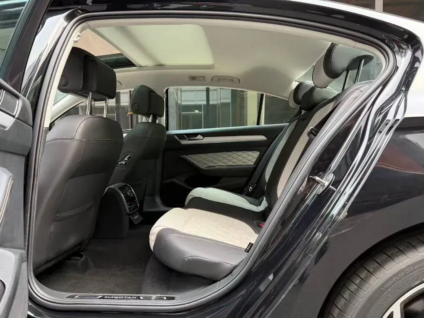 2023 Volkswagen Magotan 2.0T 186HP L4 7DCT,autocango,china used car exporter,china ev exporter,chinese used car exporter,chinese used ev exporter