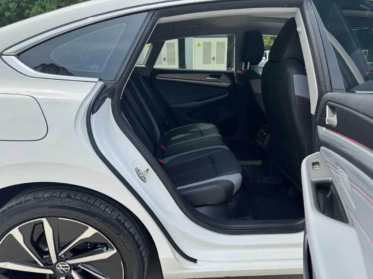 2022 Skoda Superb 2.0T 186HP L4 7DCT,autocango,china used car exporter,china ev exporter,chinese used car exporter,chinese used ev exporter