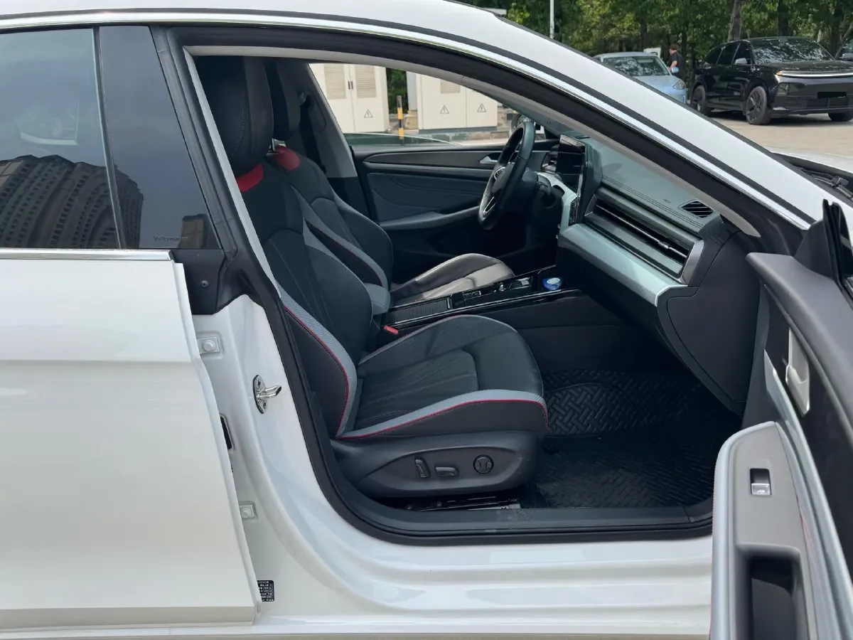 2022 Skoda Superb 2.0T 186HP L4 7DCT,autocango,china used car exporter,china ev exporter,chinese used car exporter,chinese used ev exporter