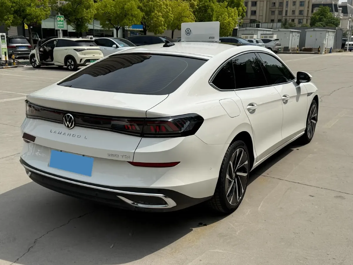 2022 Skoda Superb 2.0T 186HP L4 7DCT,autocango,china used car exporter,china ev exporter,chinese used car exporter,chinese used ev exporter