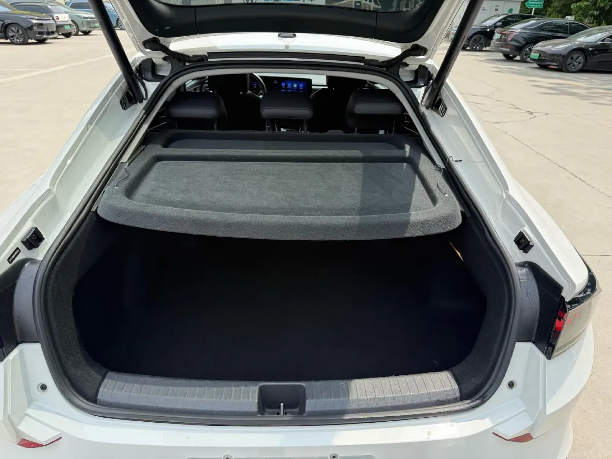 2022 Skoda Superb 2.0T 186HP L4 7DCT,autocango,china used car exporter,china ev exporter,chinese used car exporter,chinese used ev exporter