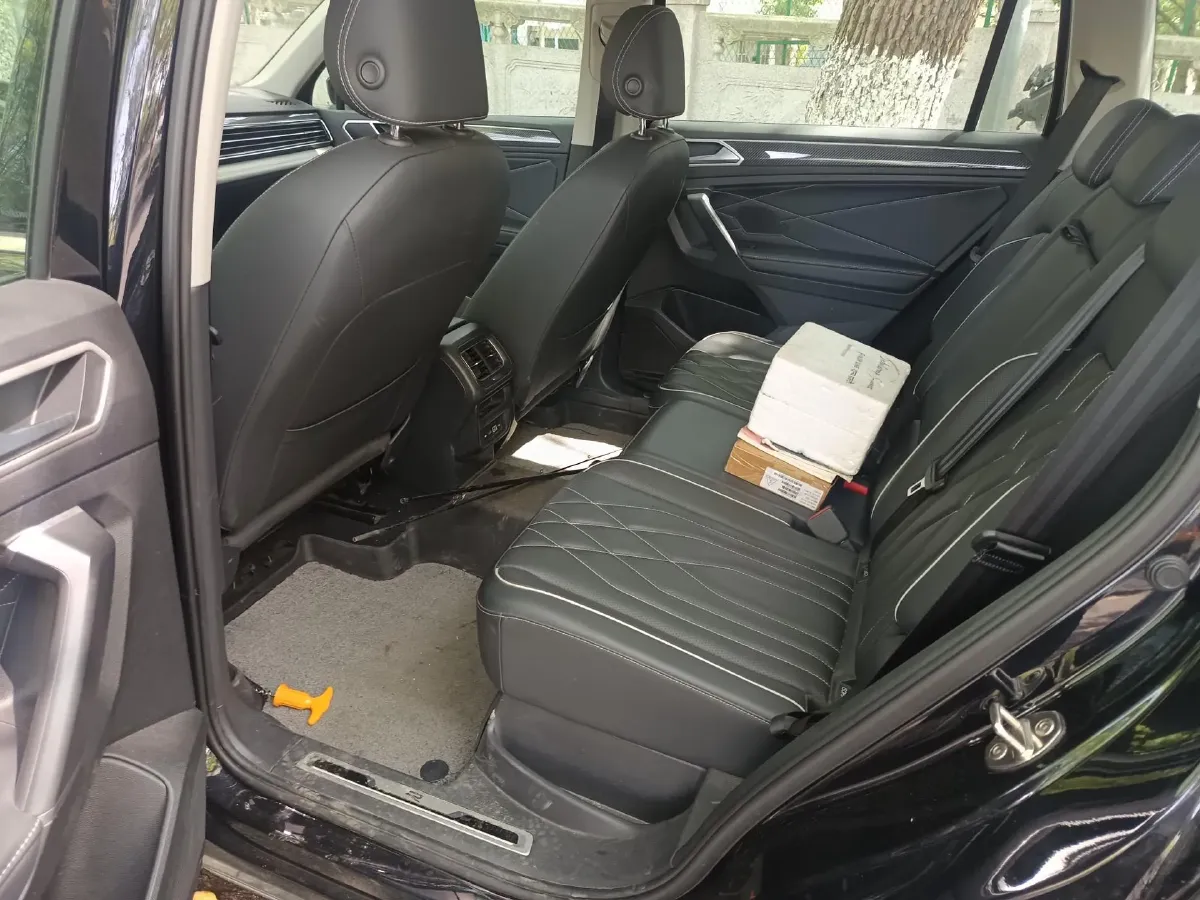 2024 Volkswagen Tiguan L 2.0T 186HP L4 7DCT,autocango,china used car exporter,china ev exporter,chinese used car exporter,chinese used ev exporter