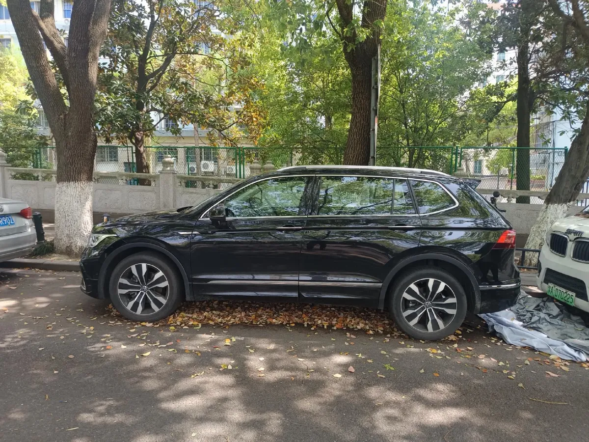 2024 Volkswagen Tiguan L 2.0T 186HP L4 7DCT,autocango,china used car exporter,china ev exporter,chinese used car exporter,chinese used ev exporter