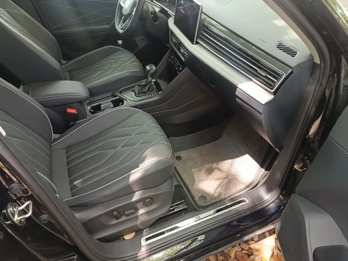 2024 Volkswagen Tiguan L 2.0T 186HP L4 7DCT,autocango,china used car exporter,china ev exporter,chinese used car exporter,chinese used ev exporter