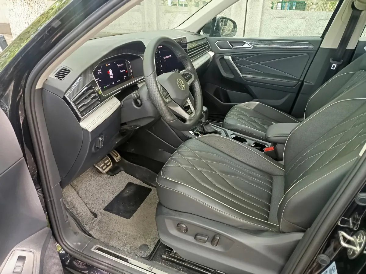2024 Volkswagen Tiguan L 2.0T 186HP L4 7DCT,autocango,china used car exporter,china ev exporter,chinese used car exporter,chinese used ev exporter