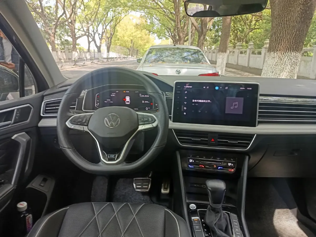 2024 Volkswagen Tiguan L 2.0T 186HP L4 7DCT,autocango,china used car exporter,china ev exporter,chinese used car exporter,chinese used ev exporter
