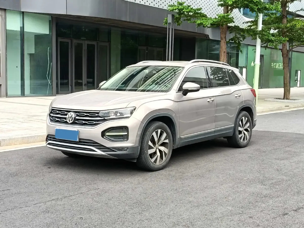 2019 Jeep Cherokee 2.0T 234HP L4 9AT,autocango,china used car exporter,china ev exporter,chinese used car exporter,chinese used ev exporter