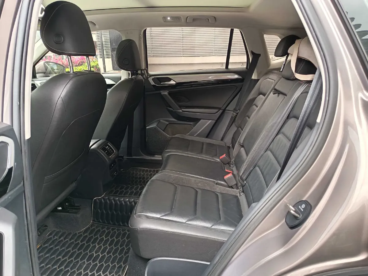 2019 Jeep Cherokee 2.0T 234HP L4 9AT,autocango,china used car exporter,china ev exporter,chinese used car exporter,chinese used ev exporter