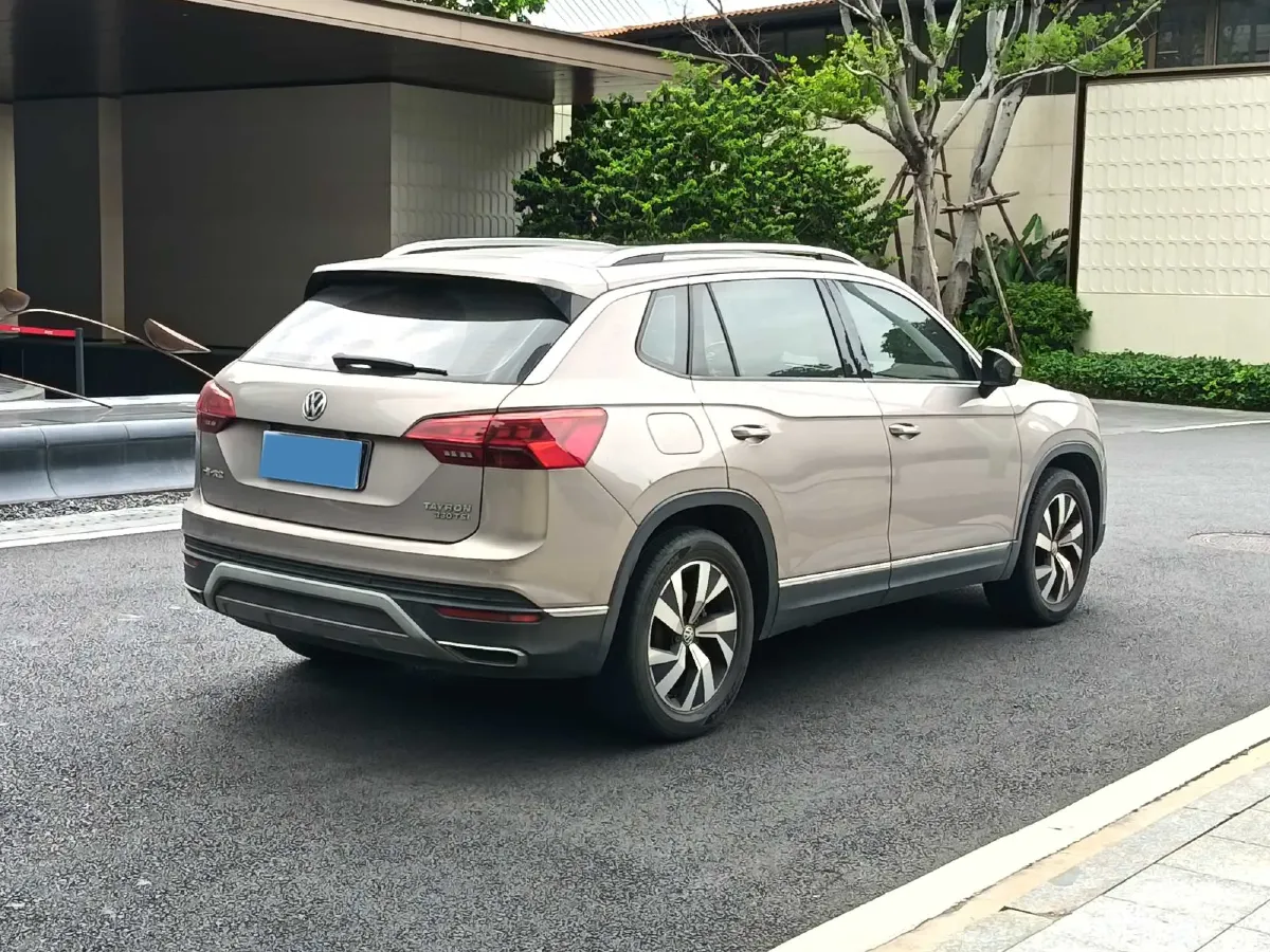 2019 Jeep Cherokee 2.0T 234HP L4 9AT,autocango,china used car exporter,china ev exporter,chinese used car exporter,chinese used ev exporter