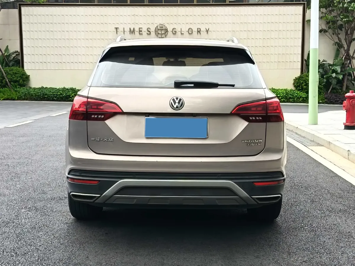 2019 Jeep Cherokee 2.0T 234HP L4 9AT,autocango,china used car exporter,china ev exporter,chinese used car exporter,chinese used ev exporter