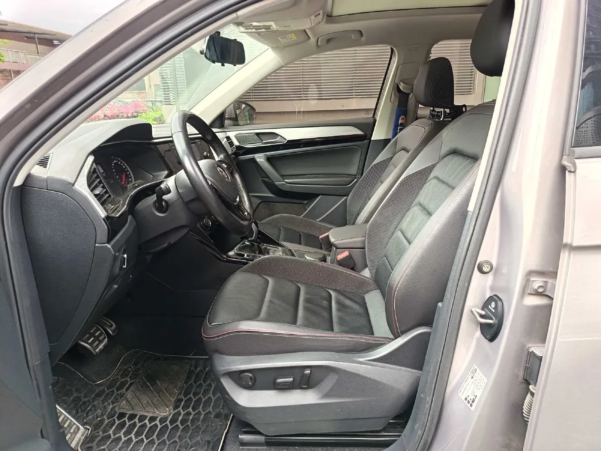 2019 Jeep Cherokee 2.0T 234HP L4 9AT,autocango,china used car exporter,china ev exporter,chinese used car exporter,chinese used ev exporter