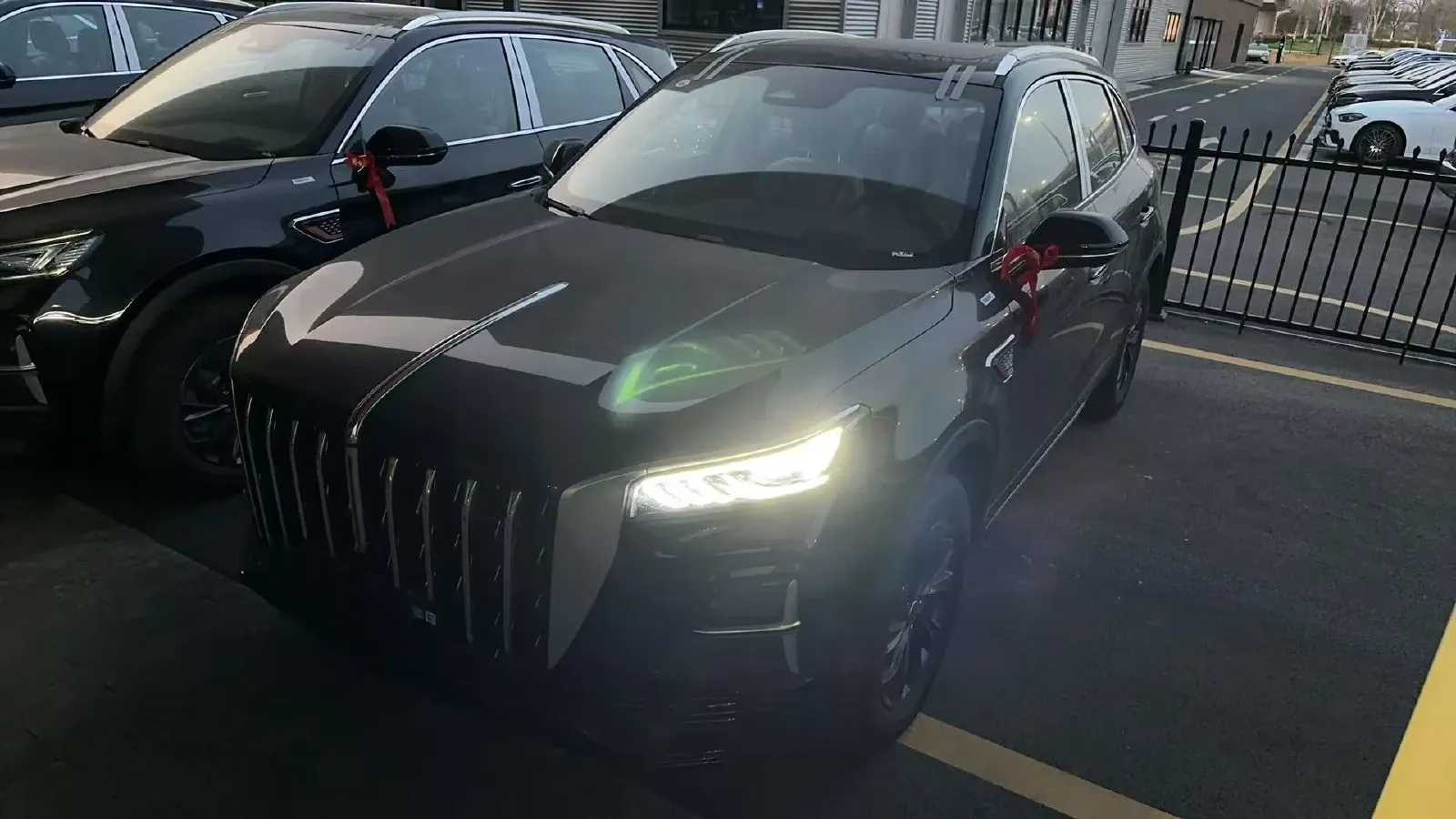 2025 HongQi HS5 2.0T 252HP L4 8AT,autocango,china used car exporter,china ev exporter,chinese used car exporter,chinese used ev exporter