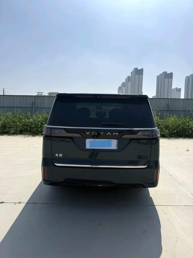 2025 Voyah Dream 1.5T 150HP L4 PHEV 41.7KWH,autocango,china used car exporter,china ev exporter,chinese used car exporter,chinese used ev exporter