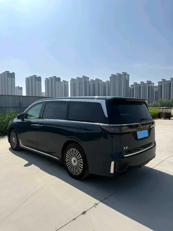 2025 Voyah Dream 1.5T 150HP L4 PHEV 41.7KWH,autocango,china used car exporter,china ev exporter,chinese used car exporter,chinese used ev exporter