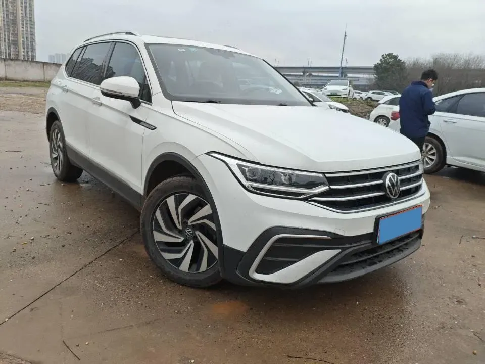 2023 Volkswagen Tiguan L 1.5T 160HP L4 7DCT,autocango,china used car exporter,china ev exporter,chinese used car exporter,chinese used ev exporter