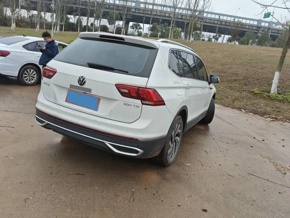 2023 Volkswagen Tiguan L 1.5T 160HP L4 7DCT,autocango,china used car exporter,china ev exporter,chinese used car exporter,chinese used ev exporter