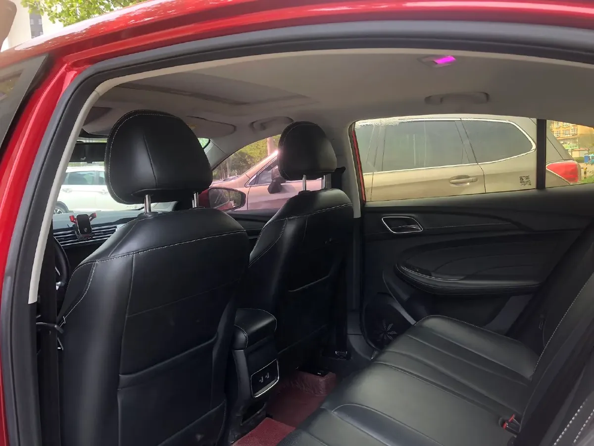 2020 Roewe i5 1.5L 120HP L4 CVT,autocango,china used car exporter,china ev exporter,chinese used car exporter,chinese used ev exporter