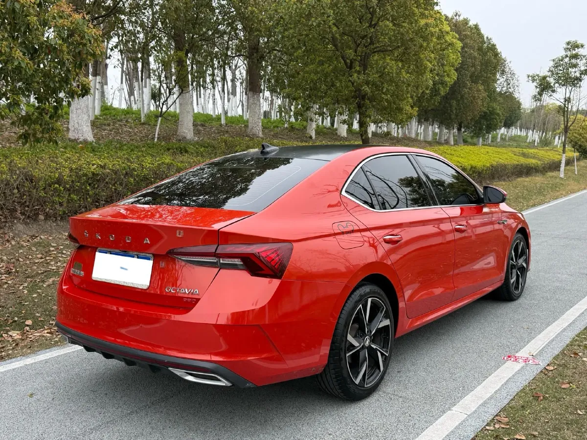 2021 Skoda Octavia 1.4T 150HP L4 7DCT,autocango,china used car exporter,china ev exporter,chinese used car exporter,chinese used ev exporter