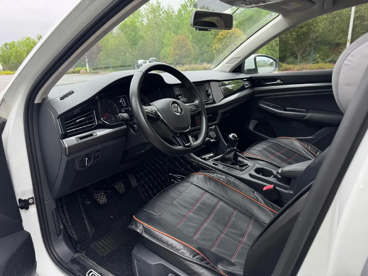 2019 Dongfeng RuiQi 6 2.4L 158HP L4 5MT,autocango,china used car exporter,china ev exporter,chinese used car exporter,chinese used ev exporter