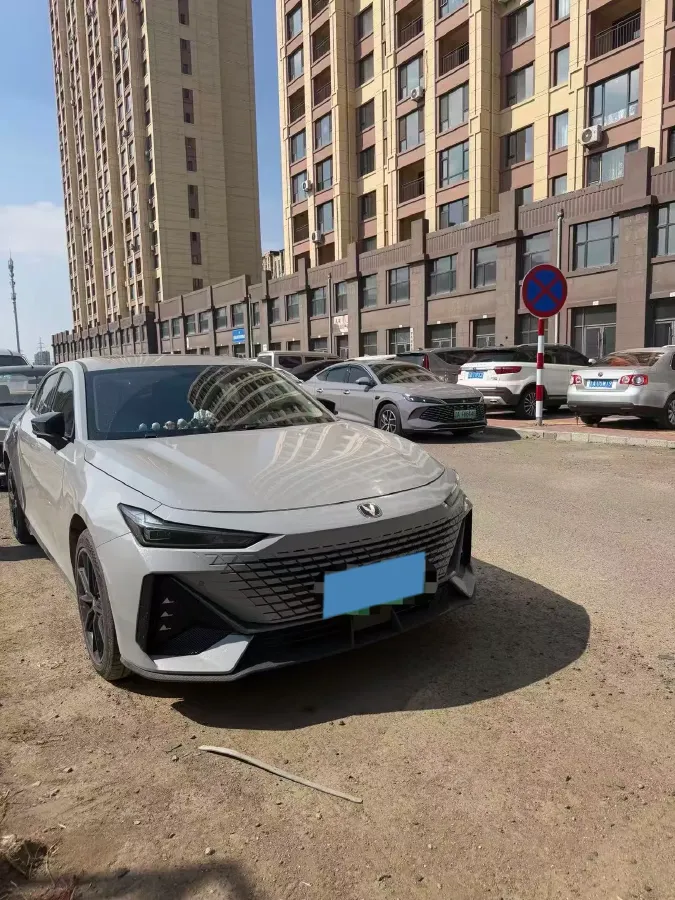 2023 ChangAn UNI-V iDD 1.5T 170HP L4 6TCT PHEV 18.4KWH,autocango,china used car exporter,china ev exporter,chinese used car exporter,chinese used ev exporter