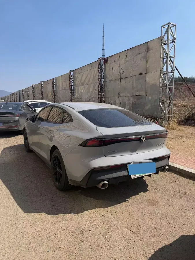 2023 ChangAn UNI-V iDD 1.5T 170HP L4 6TCT PHEV 18.4KWH,autocango,china used car exporter,china ev exporter,chinese used car exporter,chinese used ev exporter