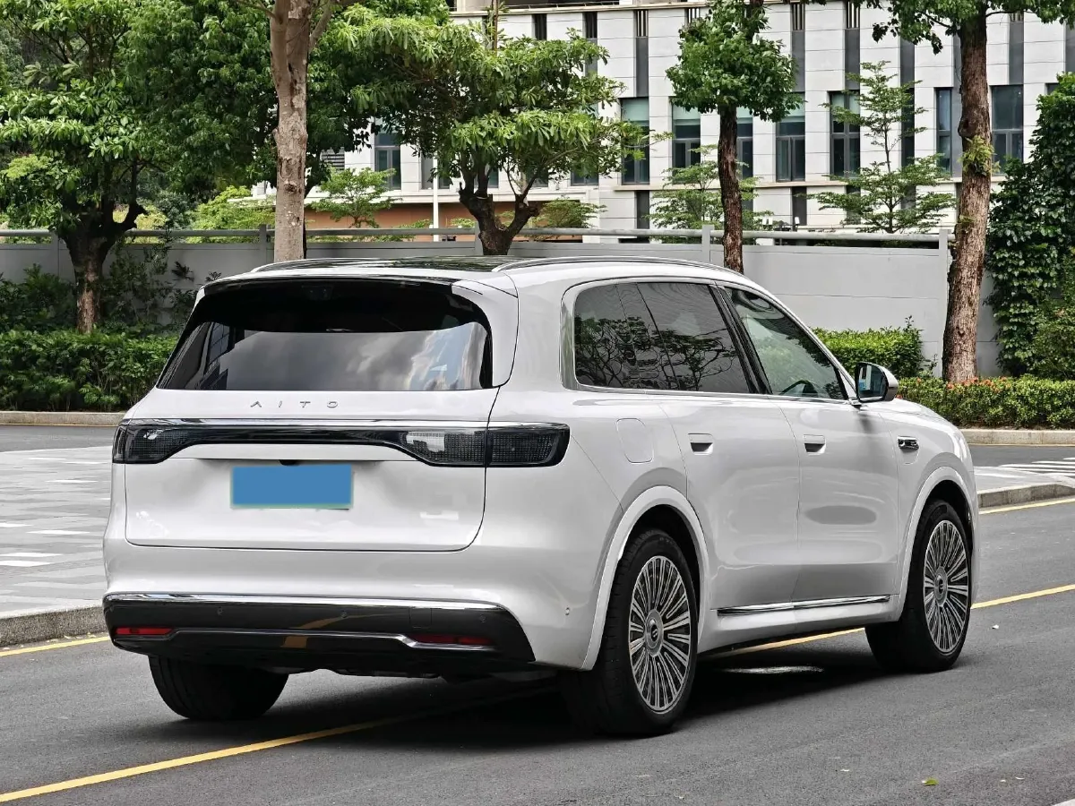 2025 AITO AITO M8 REEV 160HP REEV 53.4KWH,autocango,china used car exporter,china ev exporter,chinese used car exporter,chinese used ev exporter