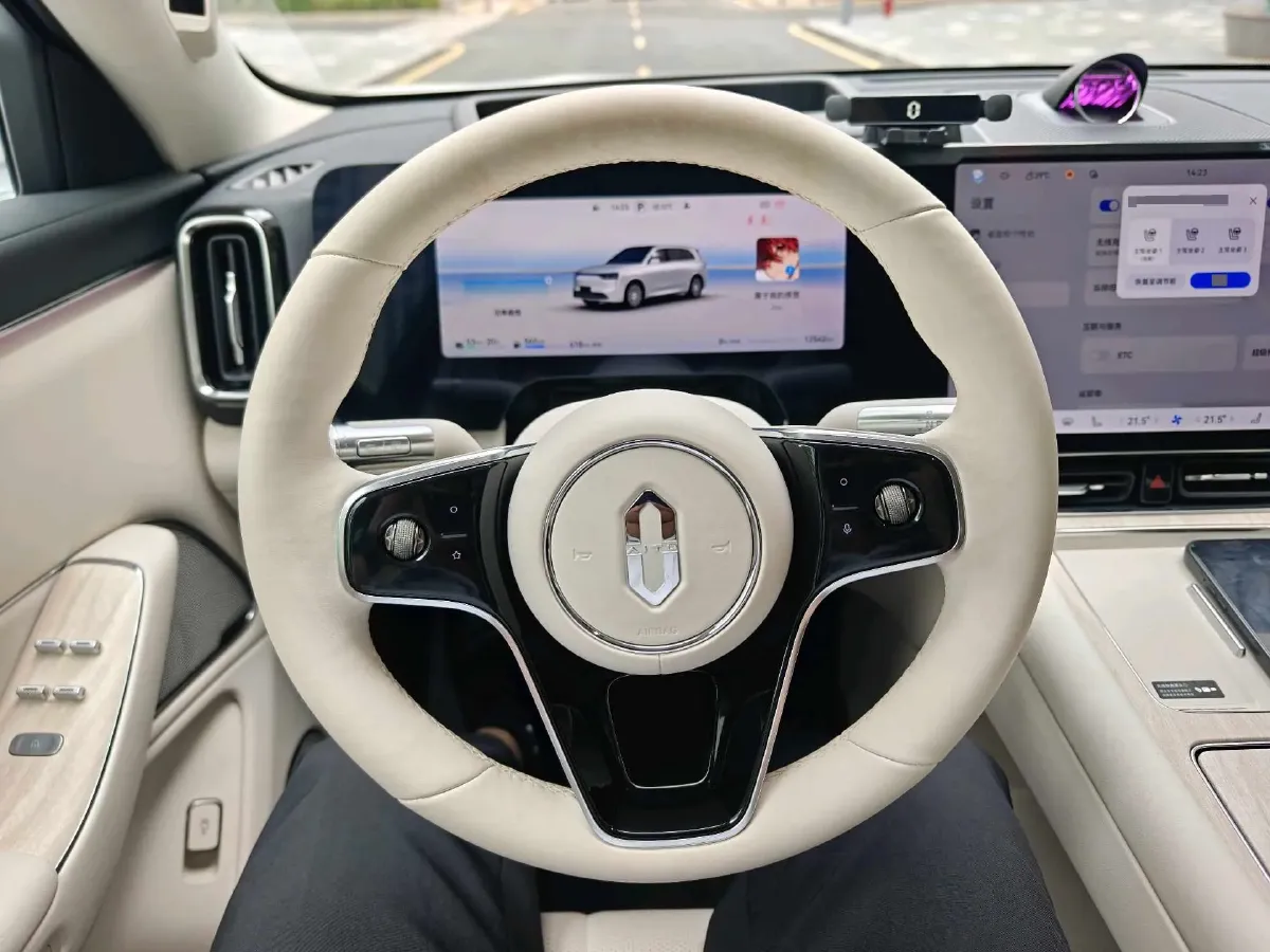 2025 AITO AITO M8 REEV 160HP REEV 53.4KWH,autocango,china used car exporter,china ev exporter,chinese used car exporter,chinese used ev exporter