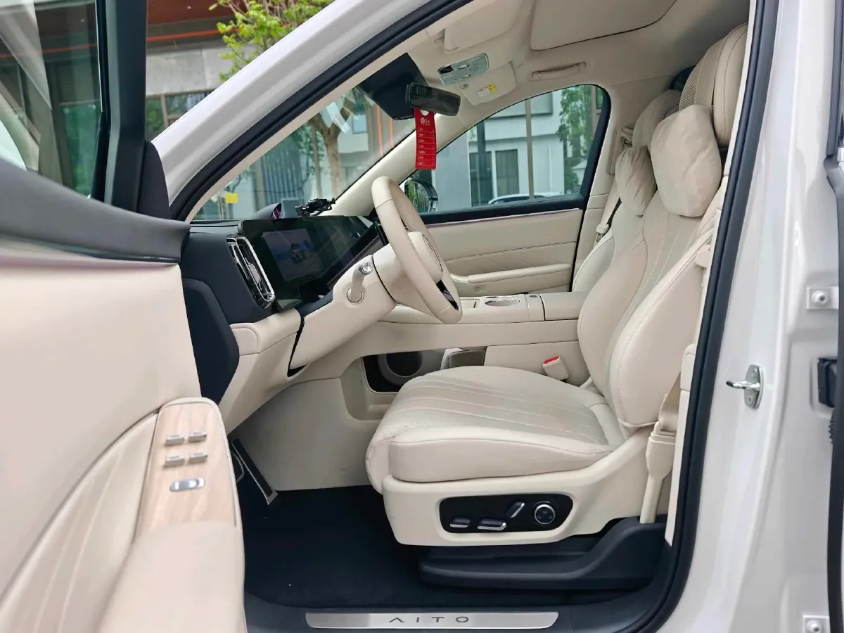 2025 AITO AITO M8 REEV 160HP REEV 53.4KWH,autocango,china used car exporter,china ev exporter,chinese used car exporter,chinese used ev exporter