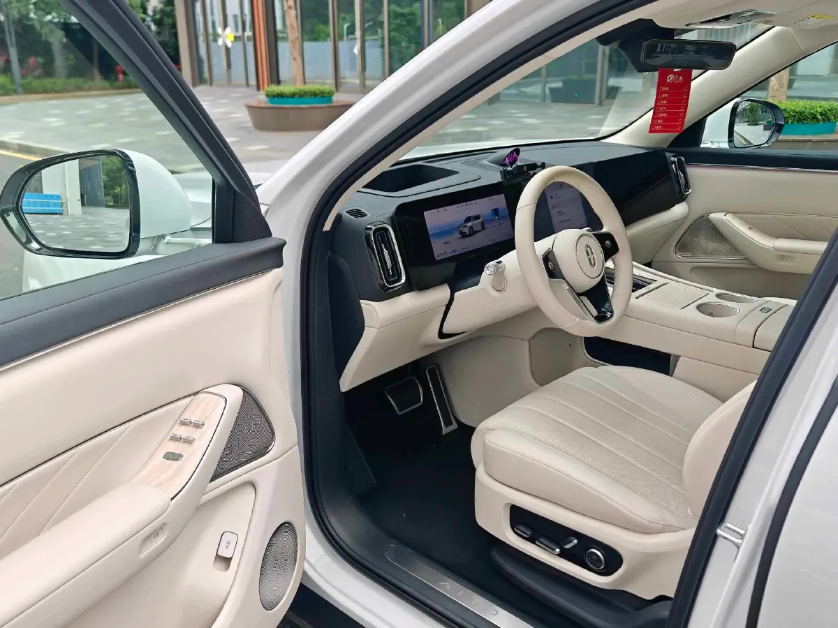 2025 AITO AITO M8 REEV 160HP REEV 53.4KWH,autocango,china used car exporter,china ev exporter,chinese used car exporter,chinese used ev exporter