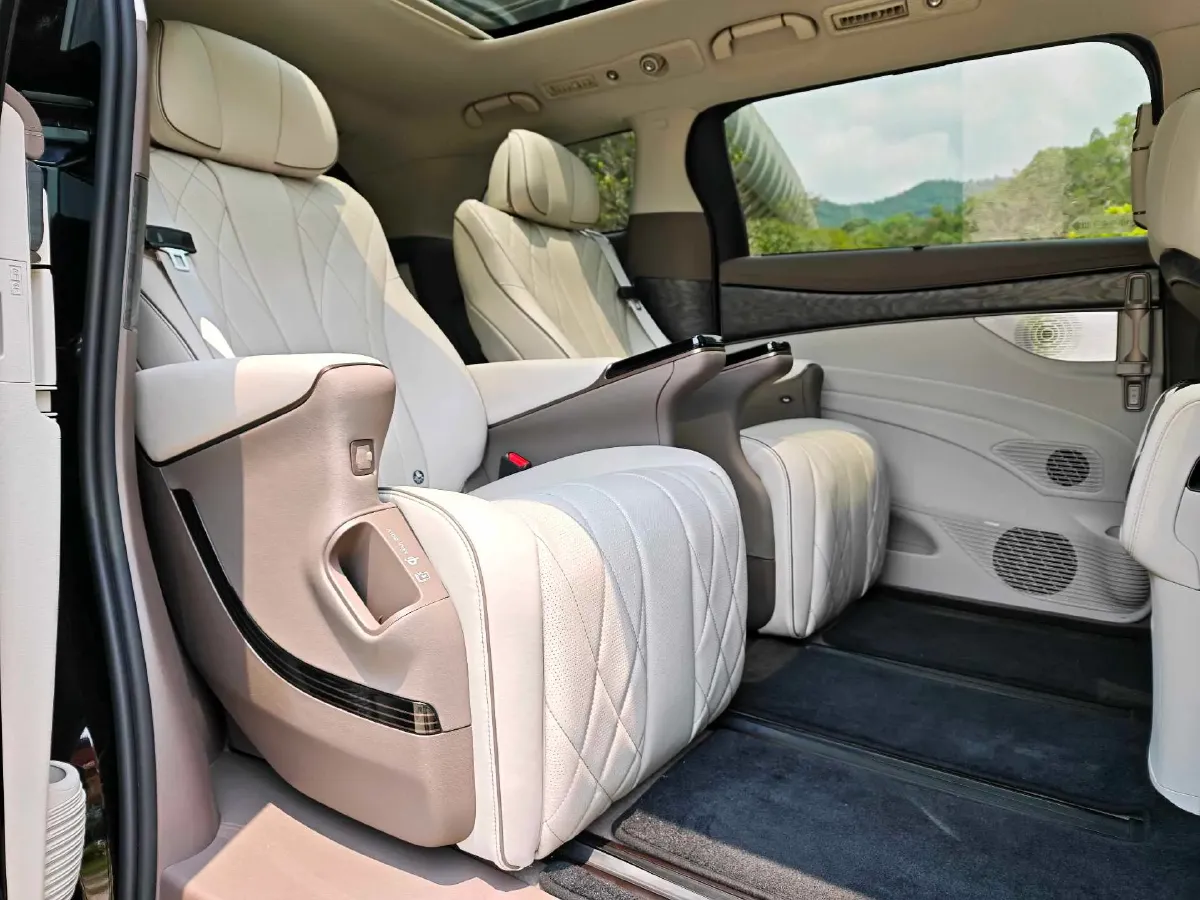 2022 BMW X2 2.0T 192HP L4 8AT,autocango,china used car exporter,china ev exporter,chinese used car exporter,chinese used ev exporter