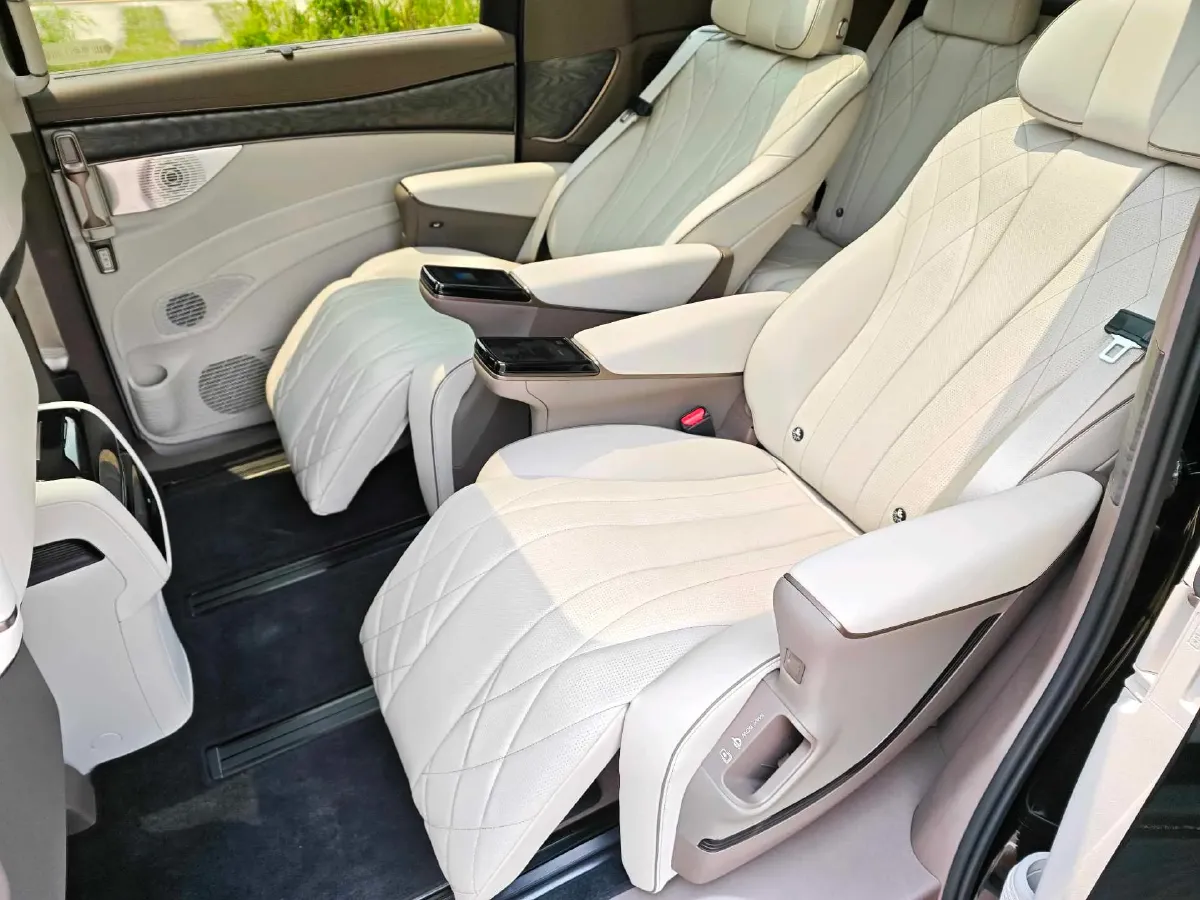 2022 BMW X2 2.0T 192HP L4 8AT,autocango,china used car exporter,china ev exporter,chinese used car exporter,chinese used ev exporter