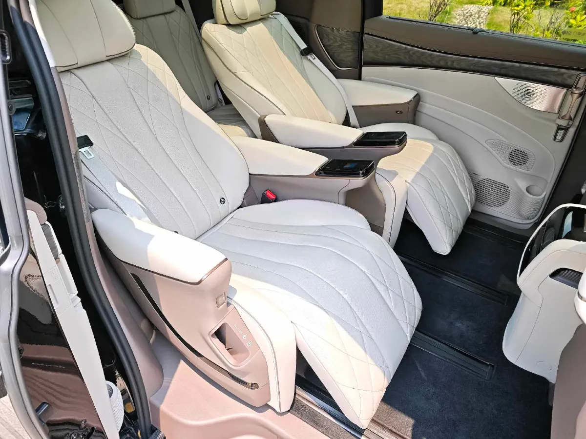 2022 BMW X2 2.0T 192HP L4 8AT,autocango,china used car exporter,china ev exporter,chinese used car exporter,chinese used ev exporter