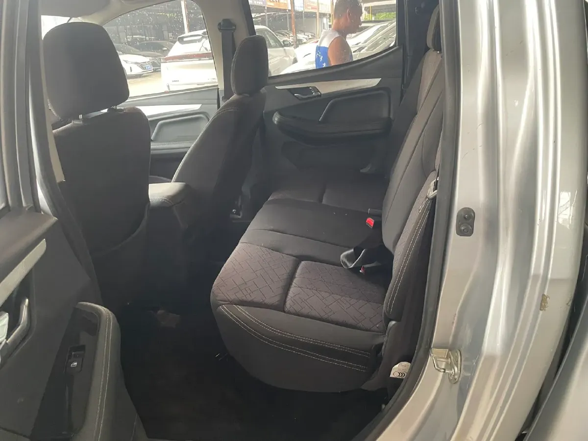 2020 Isuzu RE-MAX Jim 2.8T 120HP L4 5MT,autocango,china used car exporter,china ev exporter,chinese used car exporter,chinese used ev exporter