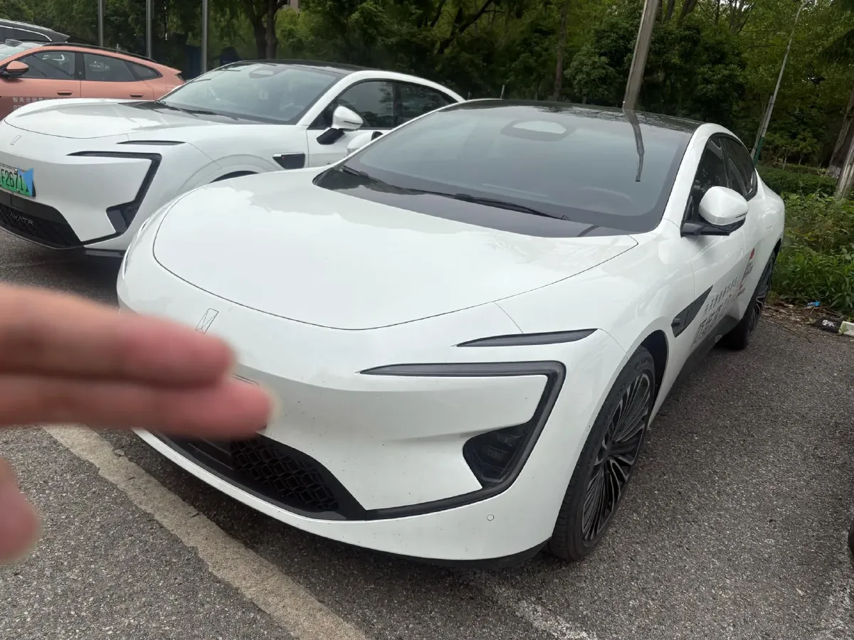 2025 Avatr 12 1.5T 156HP L4 REEV 39.05KWH,autocango,china used car exporter,china ev exporter,chinese used car exporter,chinese used ev exporter