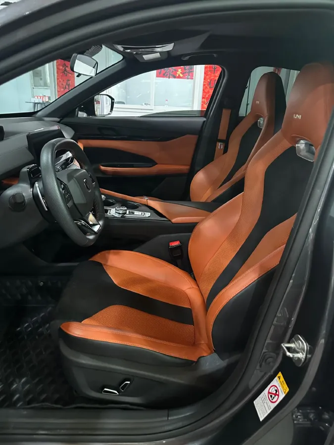 2022 ChangAn UNI-V 1.5T 188HP L4 7DCT,autocango,china used car exporter,china ev exporter,chinese used car exporter,chinese used ev exporter