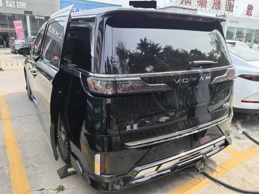 2025 Voyah Dream 1.5T 150HP L4 PHEV 41.7KWH,autocango,china used car exporter,china ev exporter,chinese used car exporter,chinese used ev exporter