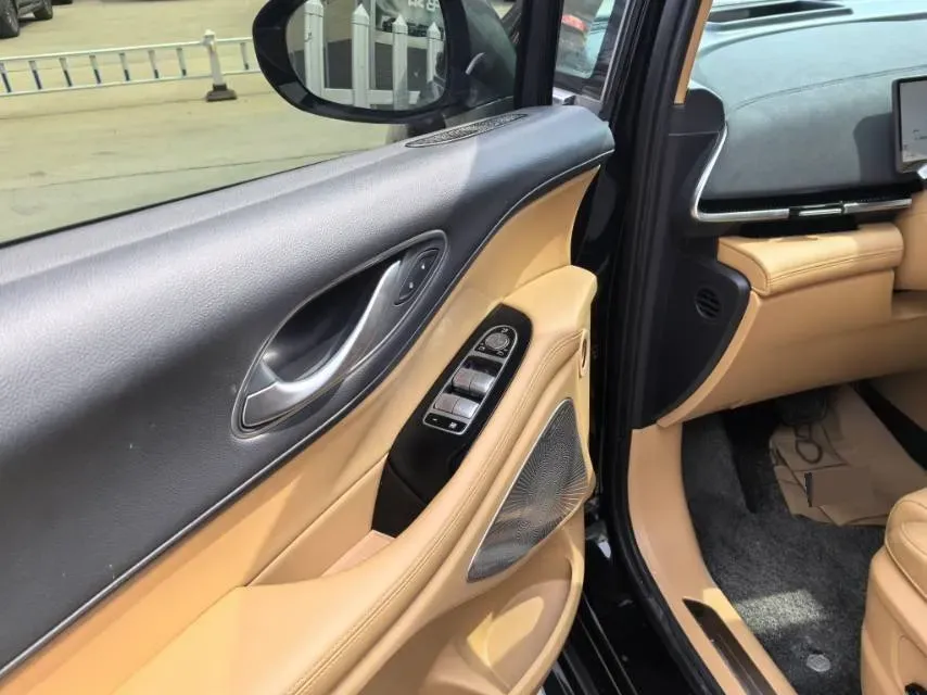 2025 Voyah Dream 1.5T 150HP L4 PHEV 41.7KWH,autocango,china used car exporter,china ev exporter,chinese used car exporter,chinese used ev exporter